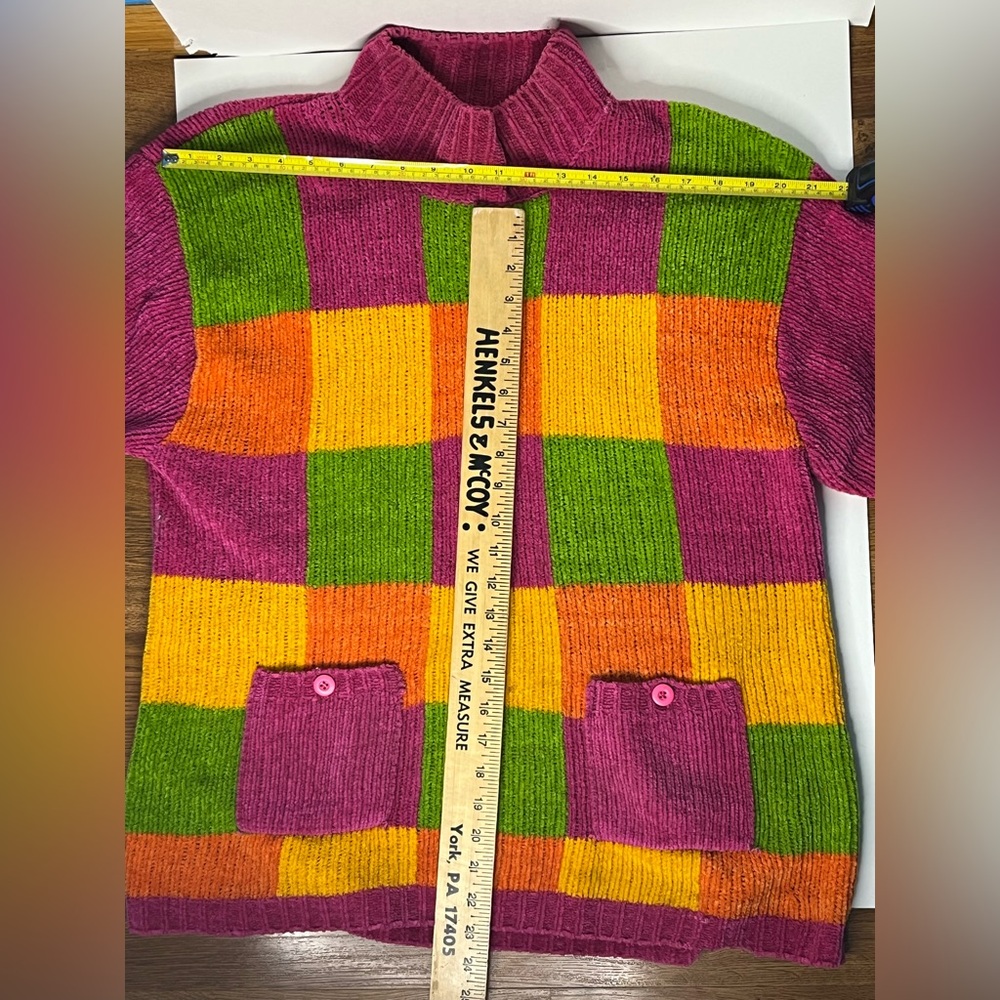 Grannycore Granny Square chunky pullover knit sweater with front button pockets - Picture 3 of 8